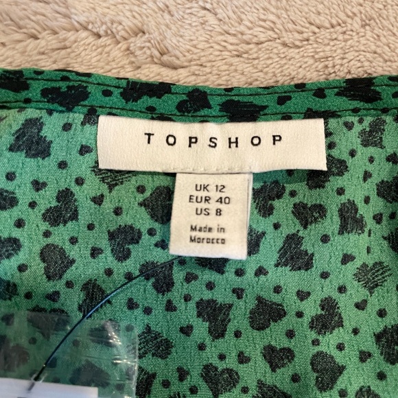 Flowy Green Hearted Cropped Long Sleeve Blouse - Picture 2 of 3